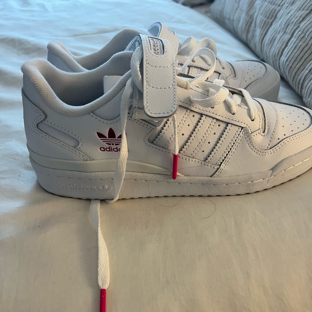 Adidas forum low sneakers